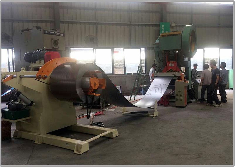 油壓重型材料架開(kāi)卷,液壓重型材料架使用,油壓重型材料架配NC送料機(jī)
